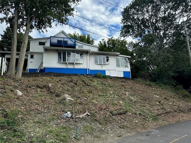 view of front of property with a balcony