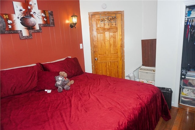 bedroom featuring cooling unit, hardwood / wood-style flooring, and a closet