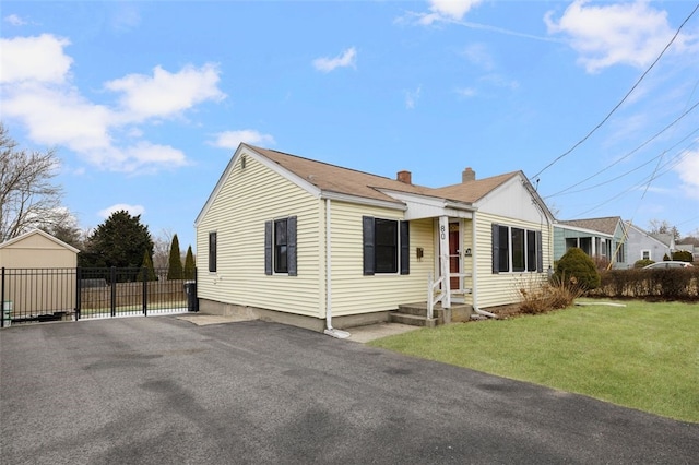 view of front of property with a front lawn