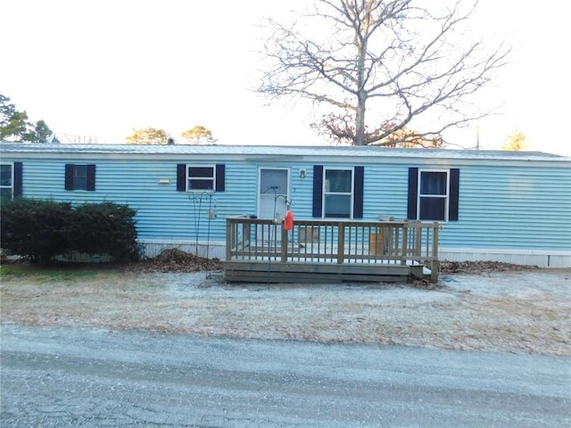 manufactured / mobile home with a deck