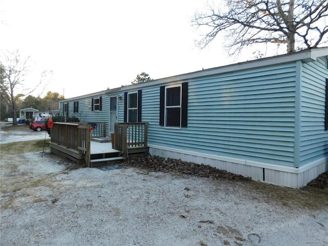 manufactured / mobile home with a wooden deck