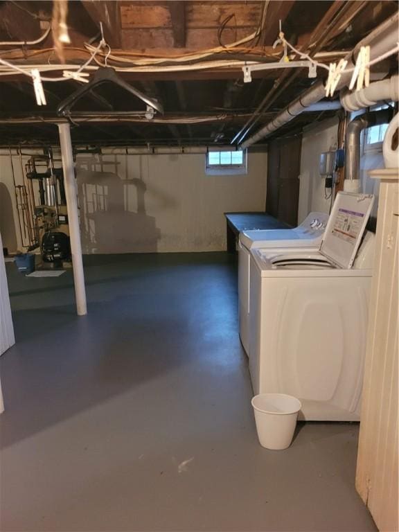 basement with washing machine and dryer