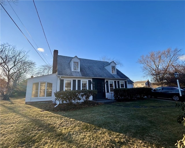 view of front of property featuring a front yard