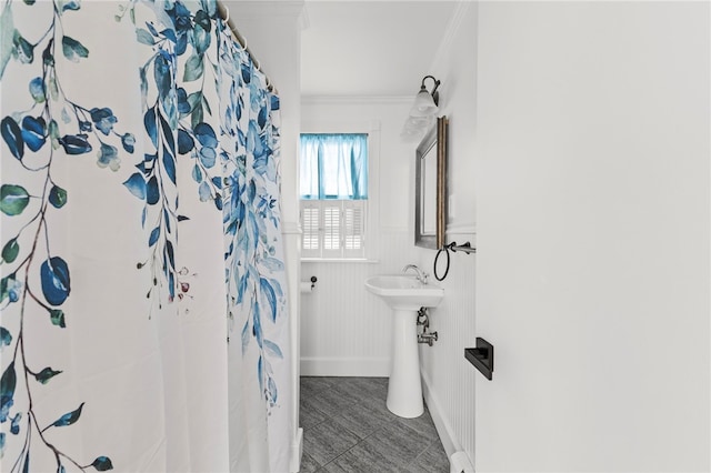 bathroom with sink, ornamental molding, and a shower with curtain