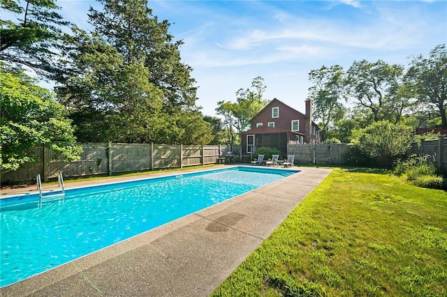 view of swimming pool featuring a lawn