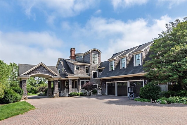 view of front facade featuring a garage