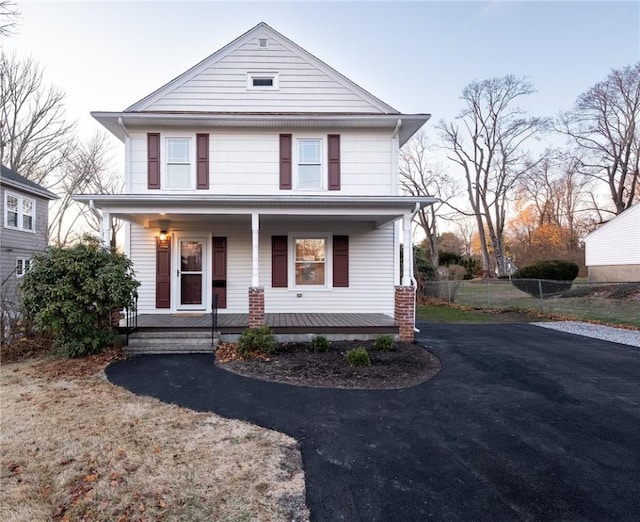 view of front of property featuring a porch