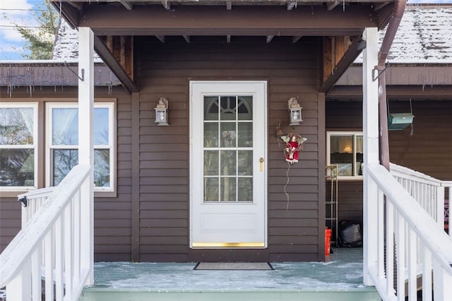 property entrance featuring a porch