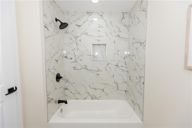 bathroom featuring tiled shower / bath combo