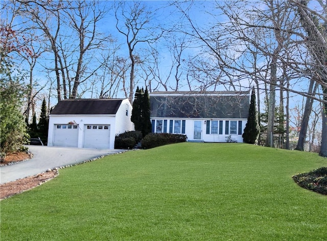 view of front facade featuring a garage and a front lawn