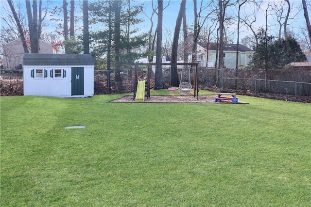 view of yard with a storage unit