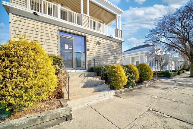 entrance to property featuring a balcony