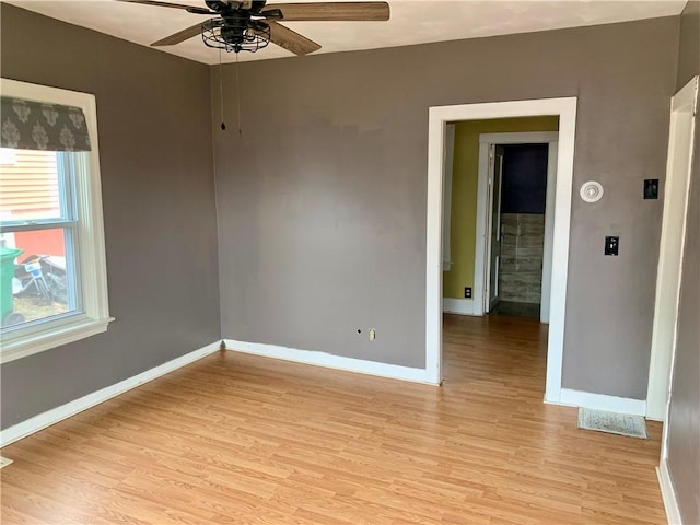 unfurnished room featuring light hardwood / wood-style floors and ceiling fan