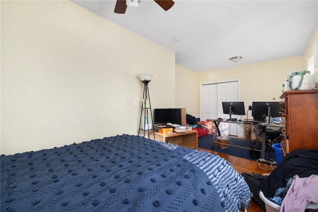 bedroom with hardwood / wood-style flooring, ceiling fan, and a closet