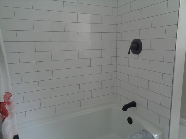 bathroom with shower / bath combo