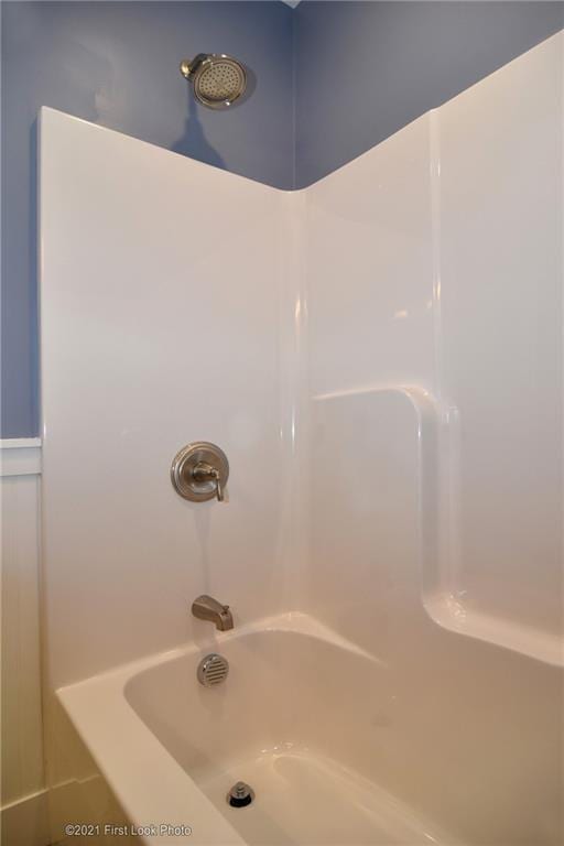 bathroom featuring shower / washtub combination