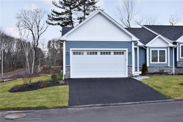 view of front facade with a garage and a front yard