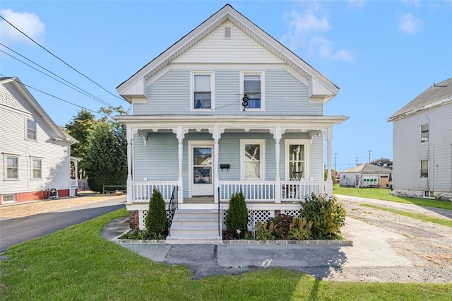 view of front of property featuring a front lawn and covered porch