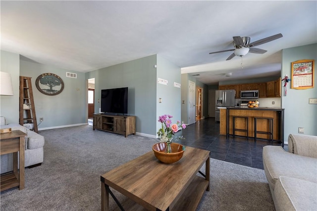 carpeted living room featuring ceiling fan