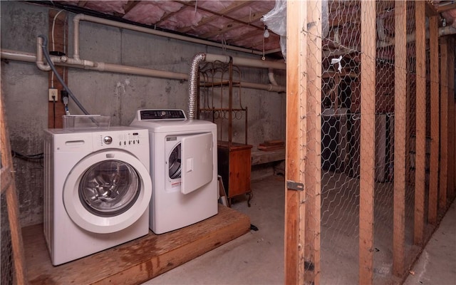 laundry room featuring washer and clothes dryer