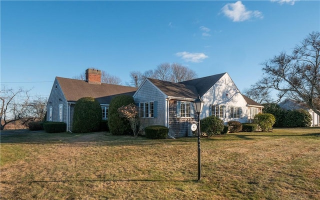 view of side of property featuring a lawn