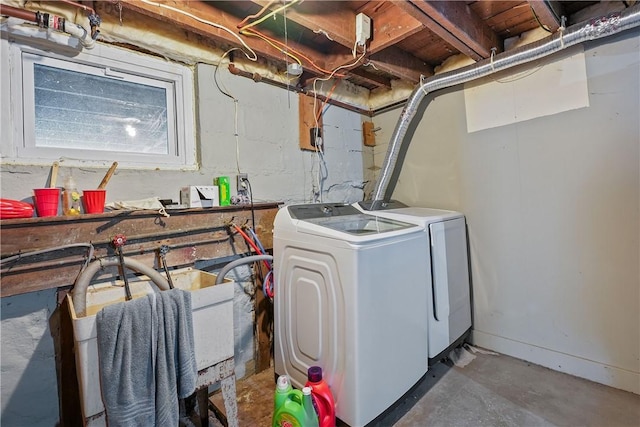 laundry room with washing machine and dryer