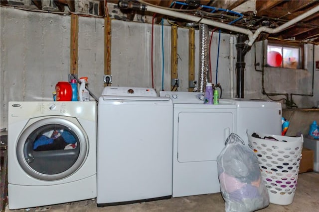 laundry room with washing machine and clothes dryer