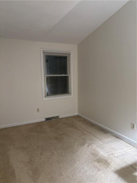 spare room with carpet flooring