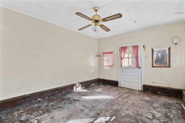 empty room with ceiling fan