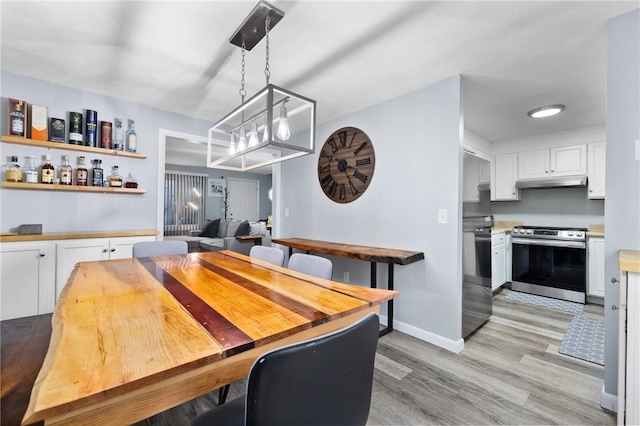 dining room with light hardwood / wood-style floors