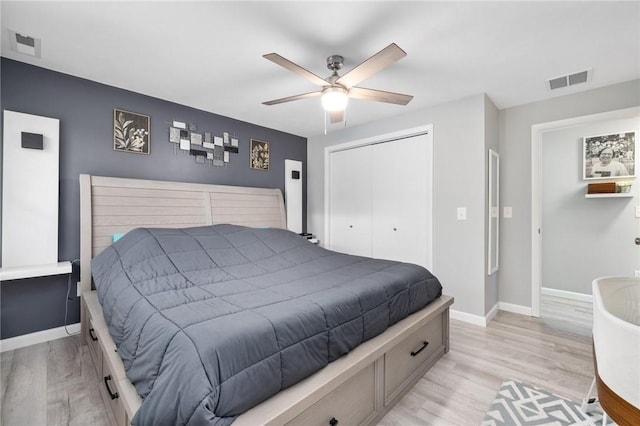 bedroom featuring light hardwood / wood-style floors, a closet, and ceiling fan