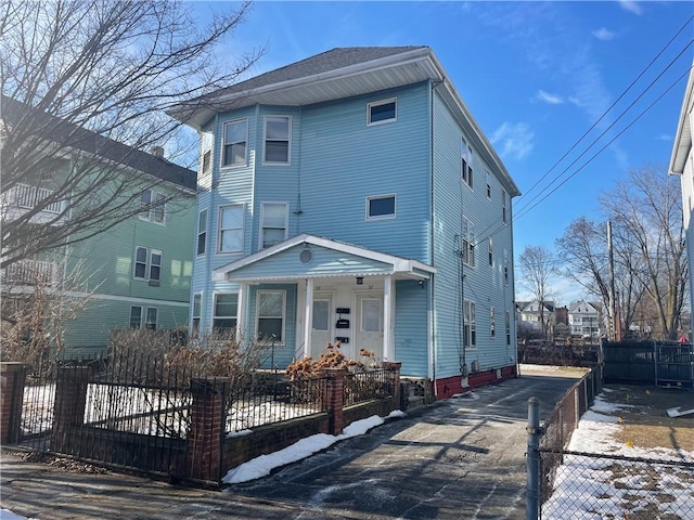 view of front of property featuring a porch