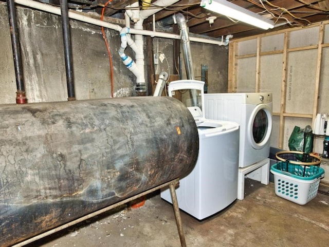 laundry room with washer and clothes dryer