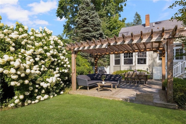 view of yard with a pergola and outdoor lounge area