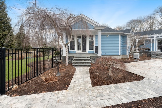 view of front of house with a front lawn