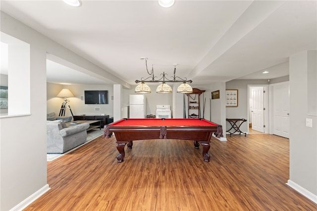 playroom featuring hardwood / wood-style flooring and billiards