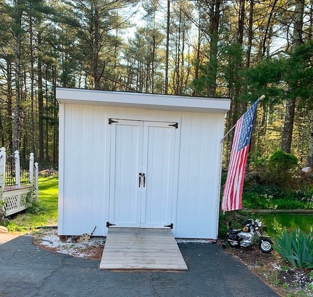 view of outbuilding