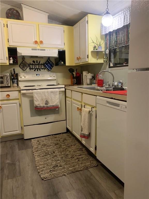 kitchen featuring decorative light fixtures, sink, white cabinets, dark hardwood / wood-style flooring, and white appliances