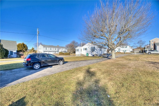 view of yard with a residential view