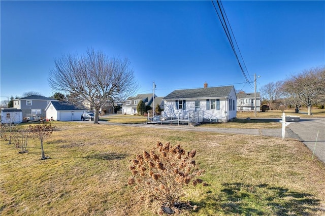 view of front of property featuring a front yard