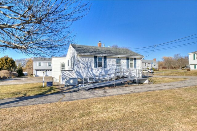 view of front of property with a front lawn