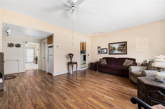 living room featuring lofted ceiling, dark wood-type flooring, and ceiling fan