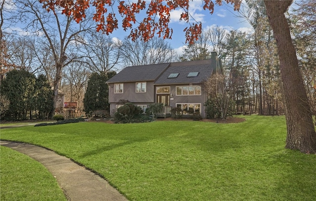 view of front of house featuring a front yard