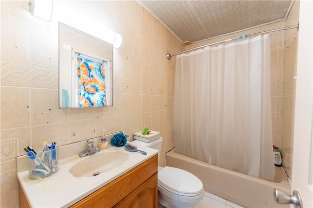 full bathroom featuring shower / tub combo with curtain, tile walls, backsplash, vanity, and toilet