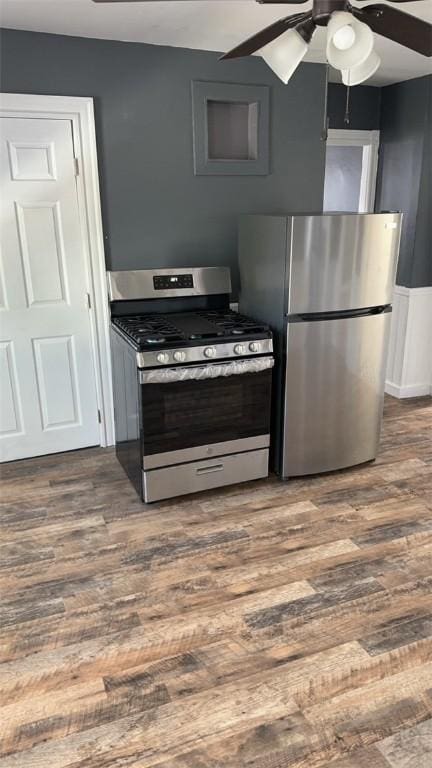 kitchen with stainless steel appliances, dark hardwood / wood-style floors, and ceiling fan