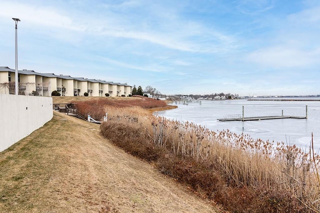 view of yard featuring a water view