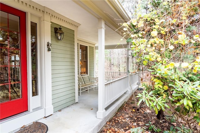 property entrance with covered porch