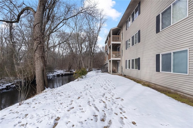 view of yard layered in snow