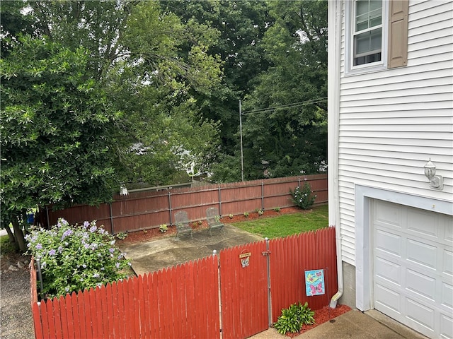 view of yard with a garage