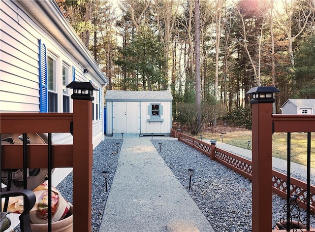 view of yard with a storage unit